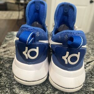 * 4/$20
5.5 Y Blue & White KD Basketball Shoes (laces inside)